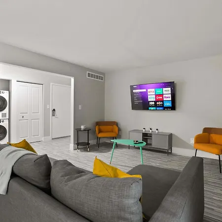 Cozy Two-Bedroom Two-Bathroom Stay In The Heart Of Rochester Hills
